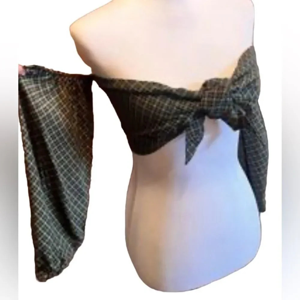 NWT Olivaceous Off shoulder tie front crop top small